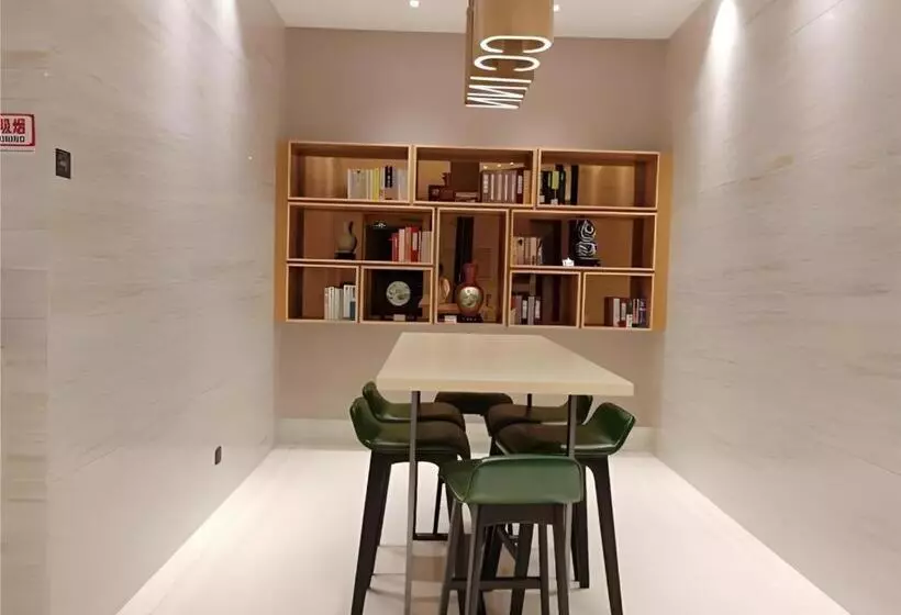 Hotelli City Comfort Inn Qingyuan Yingde Weiduoli Square