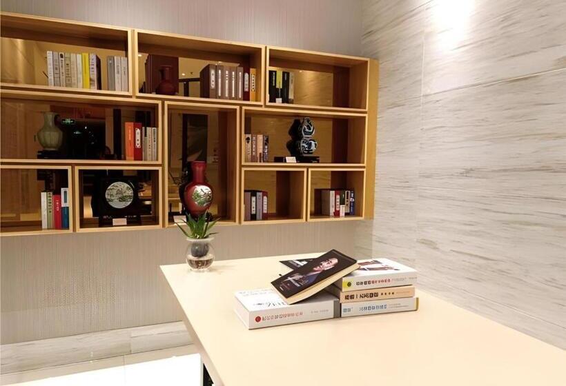 酒店 City Comfort Inn Qingyuan Yingde Weiduoli Square