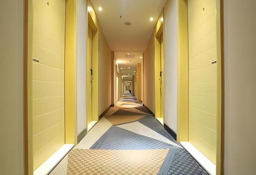 Отель City Comfort Inn Wuhan Zhongnan Hospital Shuiguohu Metro Station