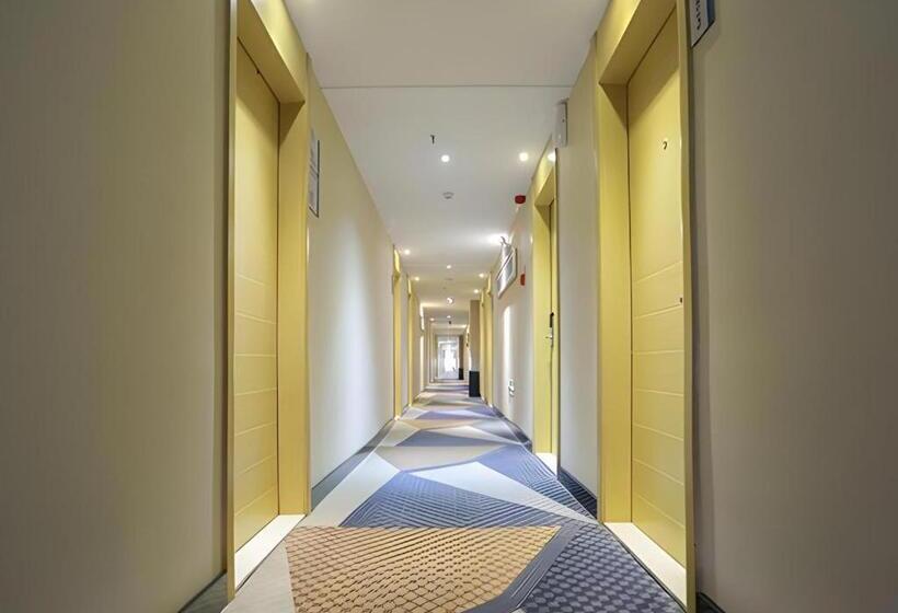 Отель City Comfort Inn Wuhan Zhongnan Hospital Shuiguohu Metro Station