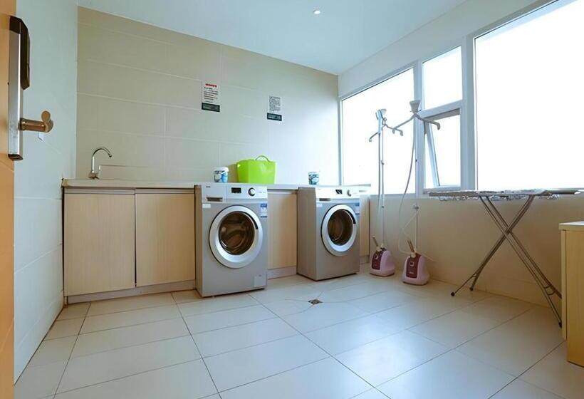 Отель City Comfort Inn Wuhan Zhongnan Hospital Shuiguohu Metro Station