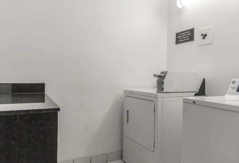 호텔 Quality Inn & Suites