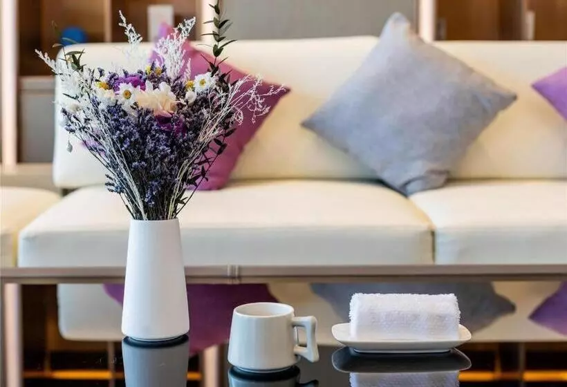 Lavande Hotel Foshan West Station Shishan Zhaoda