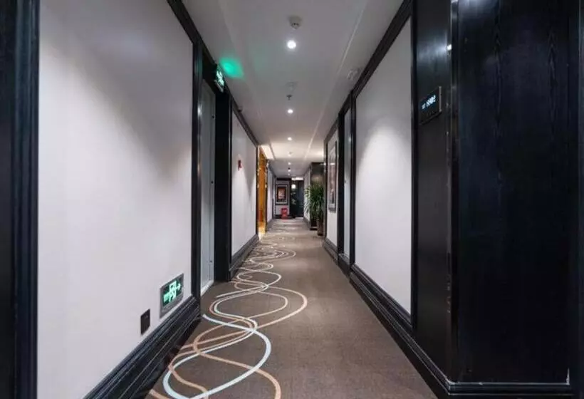 Xana Hotelle· Wulumuqi High Speed Railway Station Baonengcheng