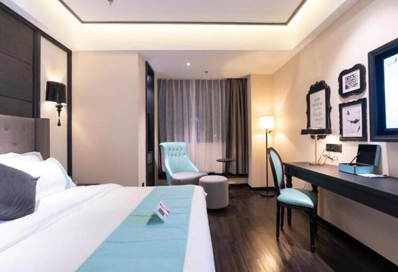 Xana Hotelle· Wulumuqi High Speed Railway Station Baonengcheng