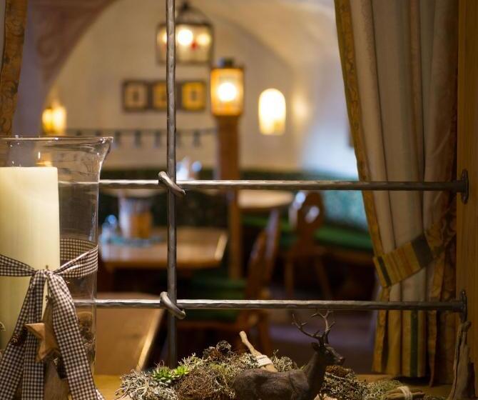 ホテル Grossarler Panorama Stube