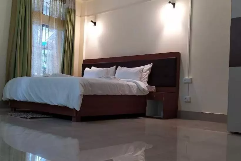 Hotelli Shoolin Wood