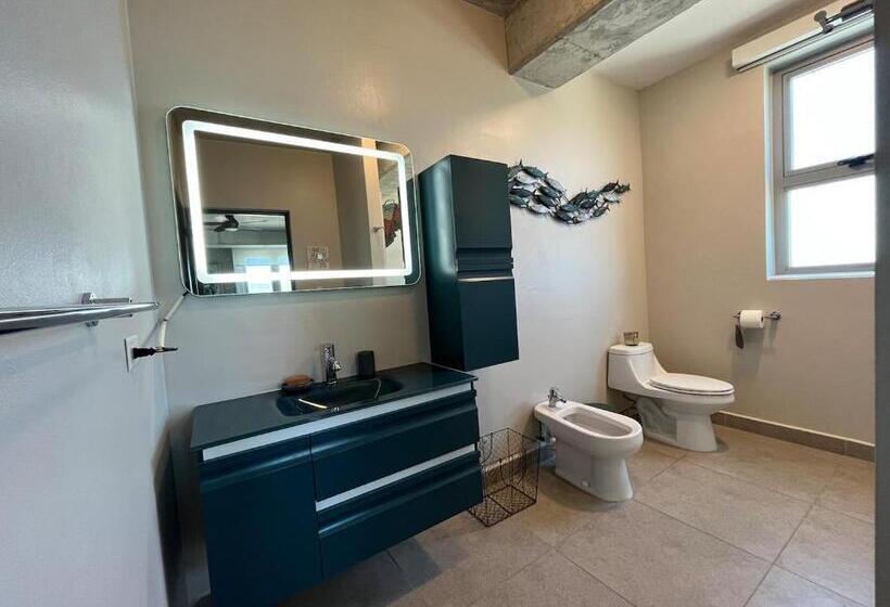 هتل Spacious Loft Sea View By Stay Here Pr