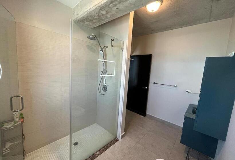 هتل Spacious Loft Sea View By Stay Here Pr