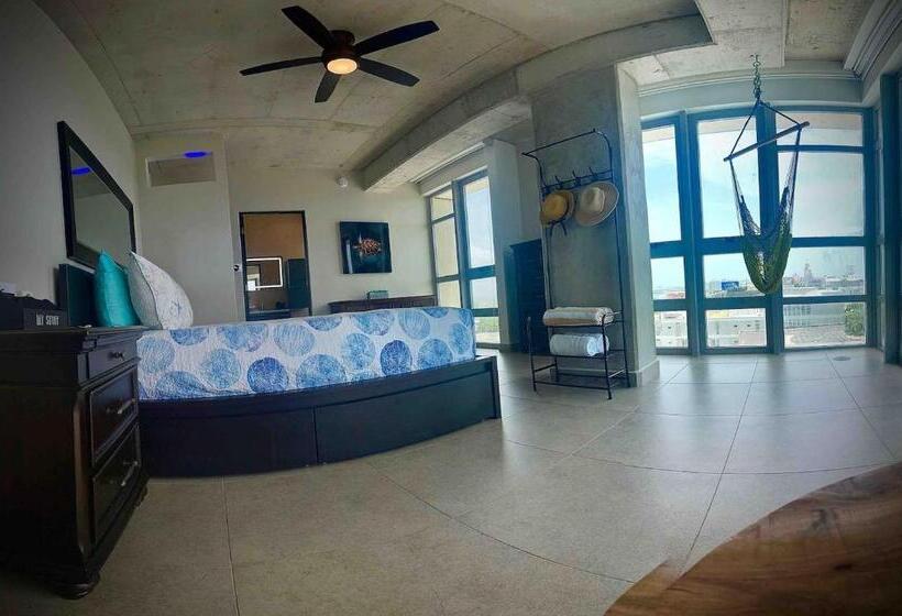 هتل Spacious Loft Sea View By Stay Here Pr