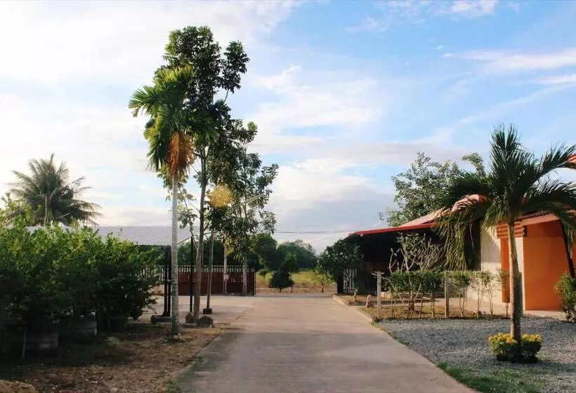 Hotelli บ้านทองสุข รีสอร์ท