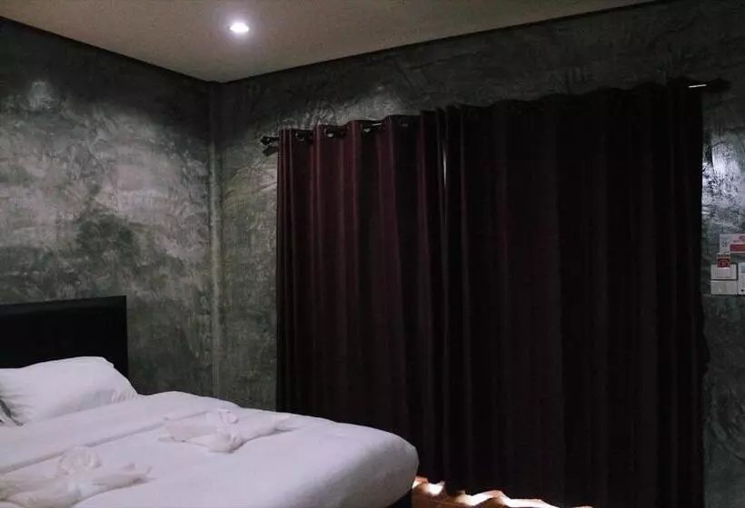 Hotelli บ้านทองสุข รีสอร์ท