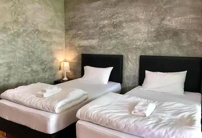 Hotelli บ้านทองสุข รีสอร์ท