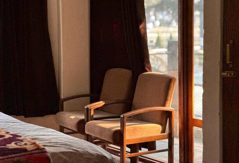 호텔 The Alpine Guest House