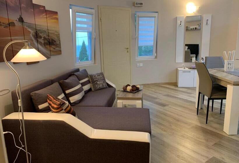 ペンション Sunray Guest House, Private Rooms & Apartment With Lovely Sea View