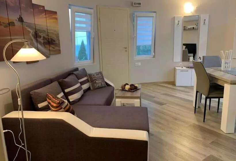 ペンション Sunray Guest House, Private Rooms & Apartment With Lovely Sea View