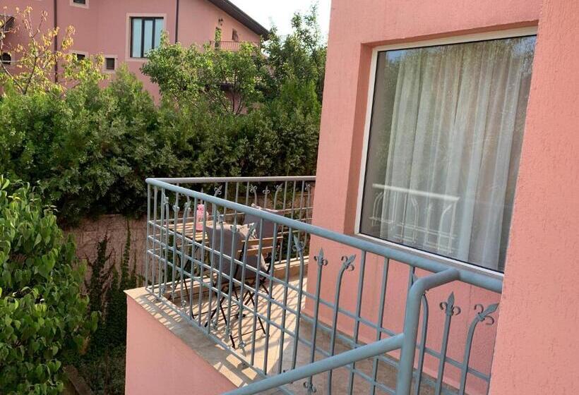 ペンション Sunray Guest House, Private Rooms & Apartment With Lovely Sea View