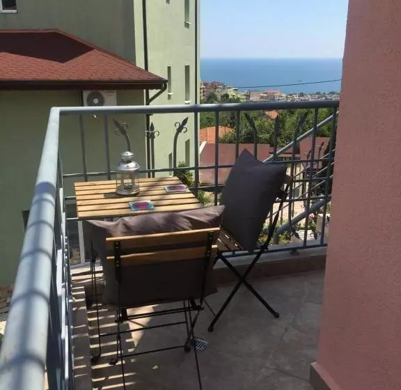 ペンション Sunray Guest House, Private Rooms & Apartment With Lovely Sea View