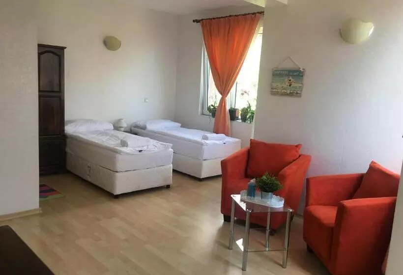 ペンション Sunray Guest House, Private Rooms & Apartment With Lovely Sea View