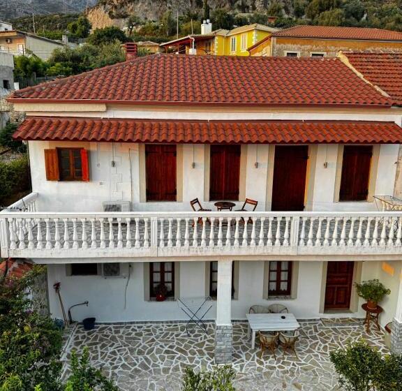 پانسیون Traditional Old House