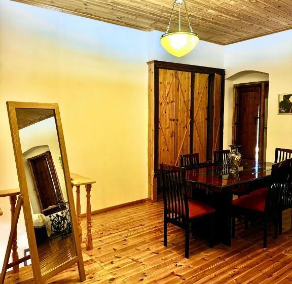 پانسیون Traditional Old House