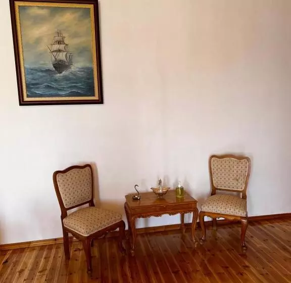 پانسیون Traditional Old House