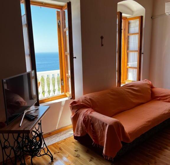 پانسیون Traditional Old House