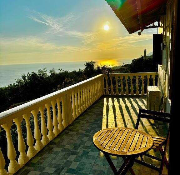 پانسیون Traditional Old House