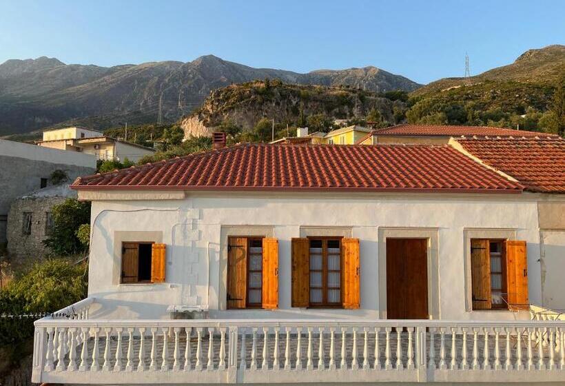 پانسیون Traditional Old House