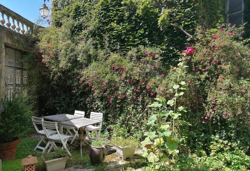 تختخواب و صبحانه Jardin Et Hotel Particulier