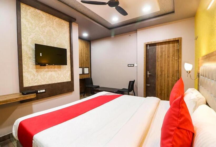 هتل Super Oyo Flagship 47057 Padma Manor