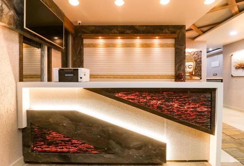 هتل Super Oyo Flagship 47057 Padma Manor