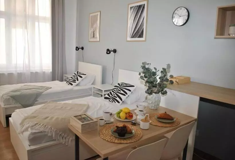 ユースホステル 7 Nights Apartments Dominikánské N