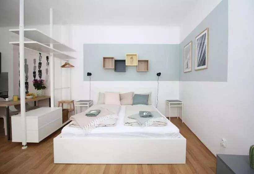 ユースホステル 7 Nights Apartments Dominikánské N