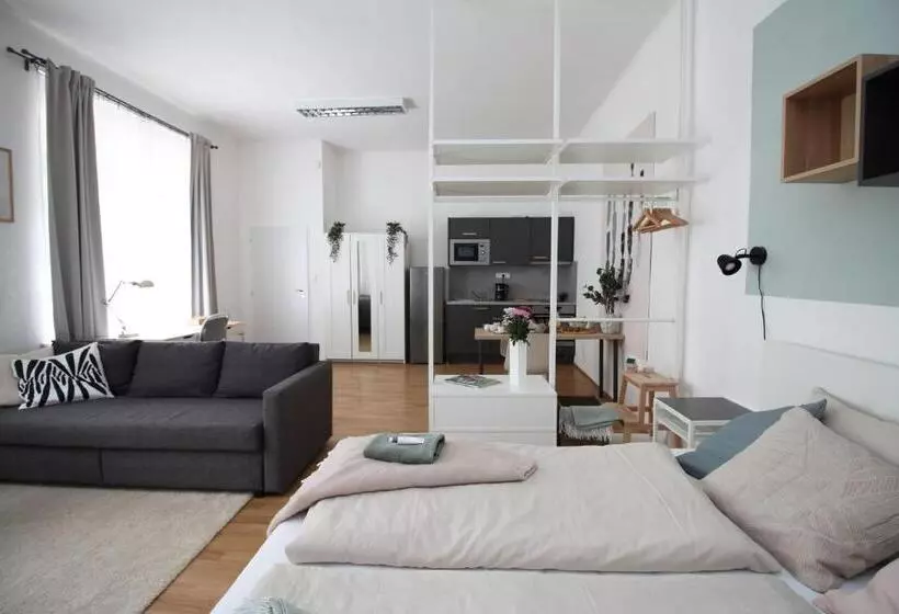 ユースホステル 7 Nights Apartments Dominikánské N