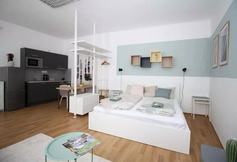 ユースホステル 7 Nights Apartments Dominikánské N