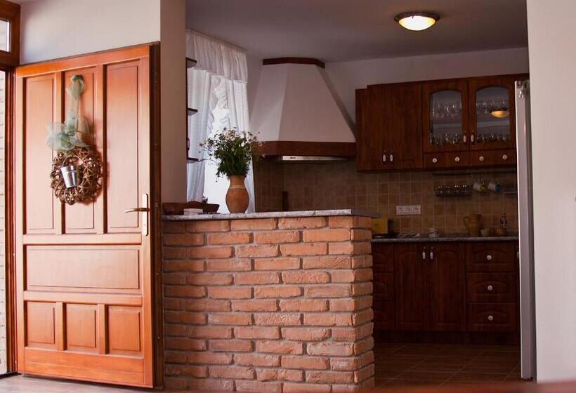 ベッドアンドブレックファースト Atkári Vendégház