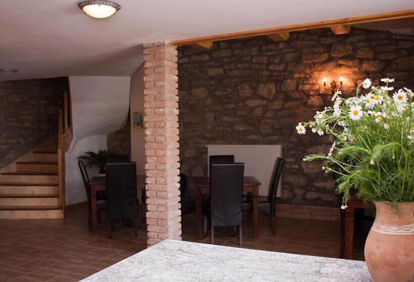 ベッドアンドブレックファースト Atkári Vendégház