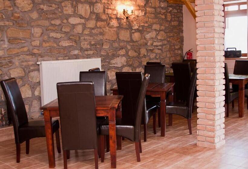 ベッドアンドブレックファースト Atkári Vendégház