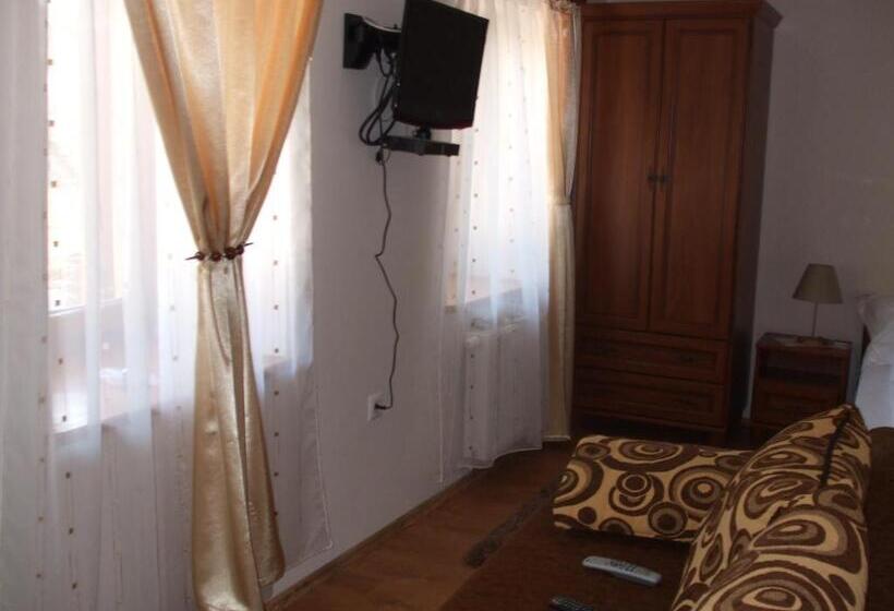 ベッドアンドブレックファースト Atkári Vendégház