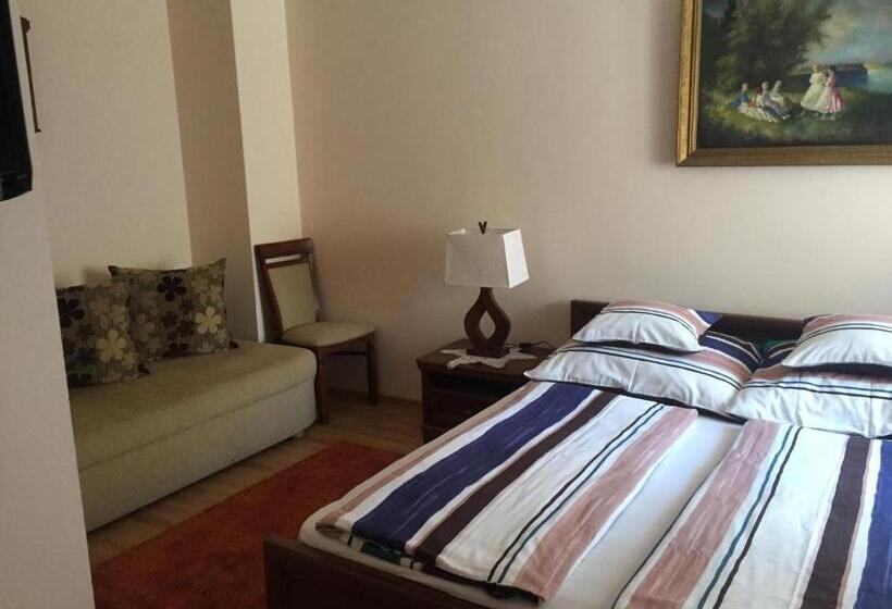 ベッドアンドブレックファースト Atkári Vendégház