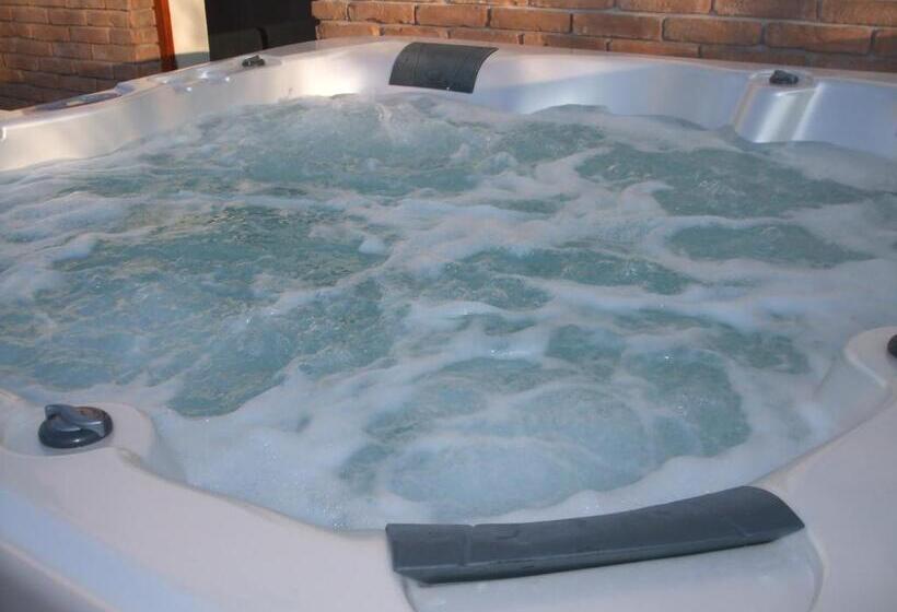 ベッドアンドブレックファースト Atkári Vendégház