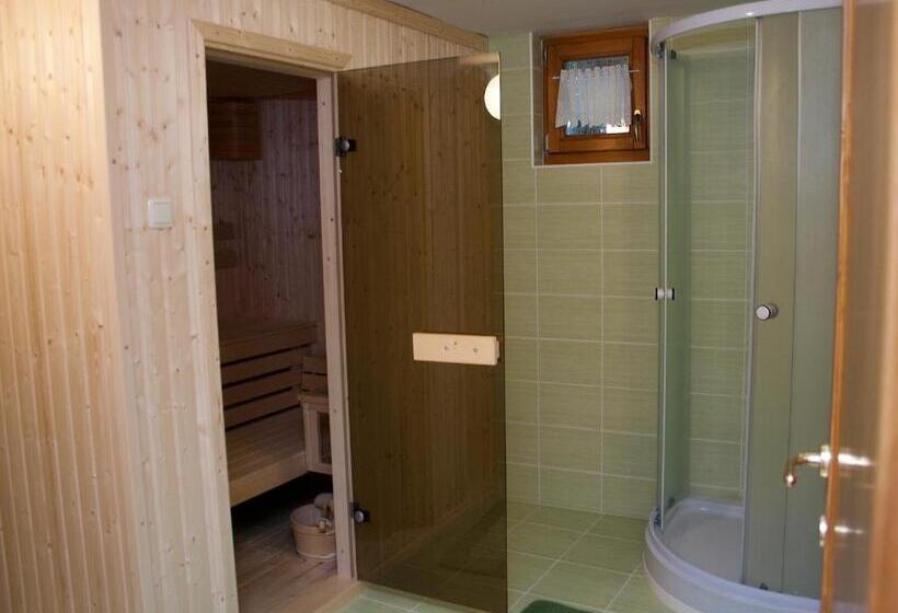 ベッドアンドブレックファースト Atkári Vendégház