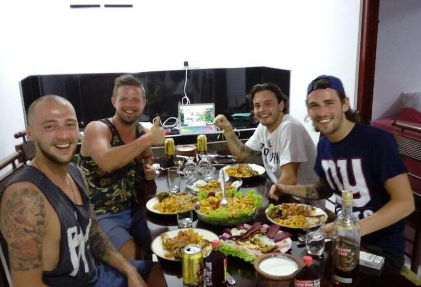 Pensione The Beau Beach Weligama