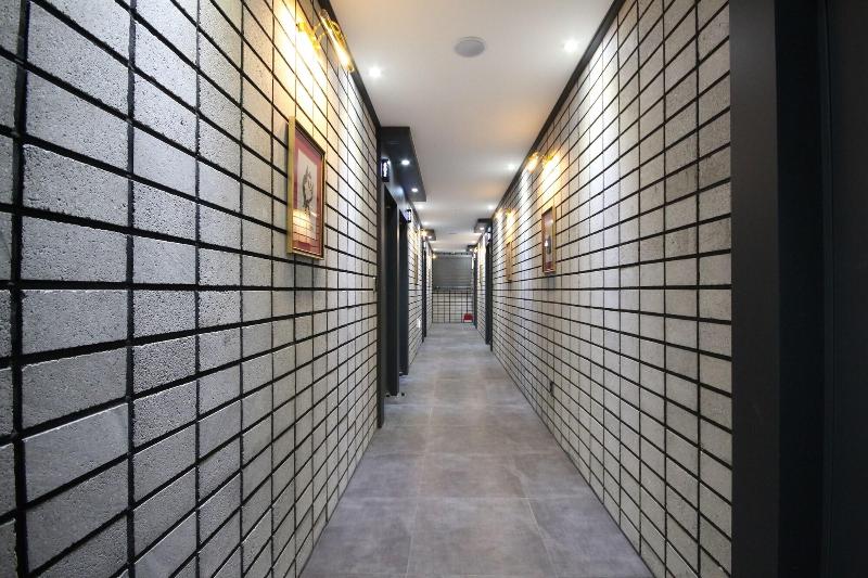 Brown Dot Hotel Jinhae
