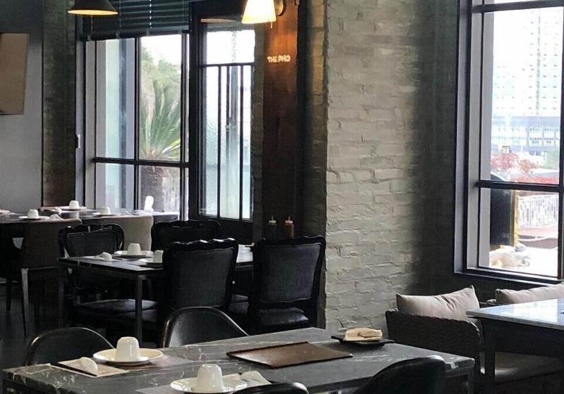 Brown Dot Hotel Jinhae