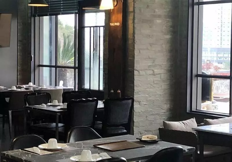 Brown Dot Hotel Jinhae