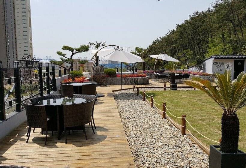 Brown Dot Hotel Jinhae