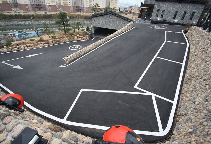 Brown Dot Hotel Jinhae