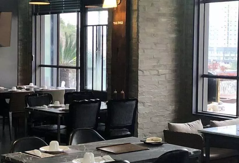Brown Dot Hotel Jinhae